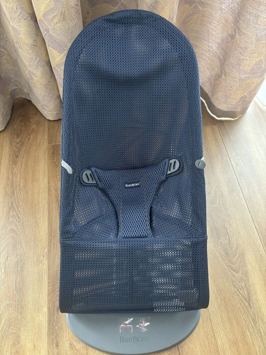 Leżaczek bujaczek babybjorn mesh bliss niemowlaka granatowy niebieski