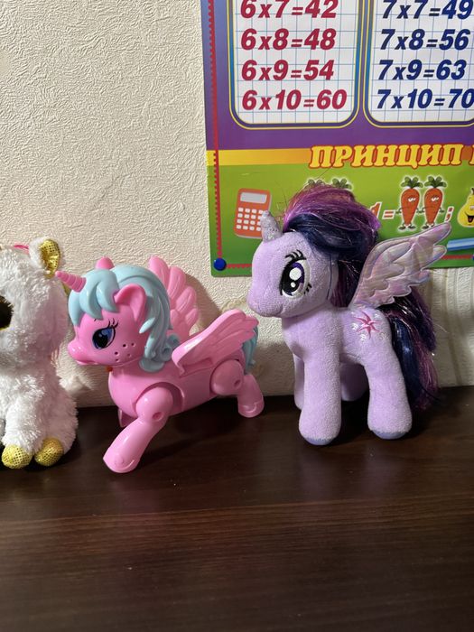 Іграшки: поні та єдиноріжки