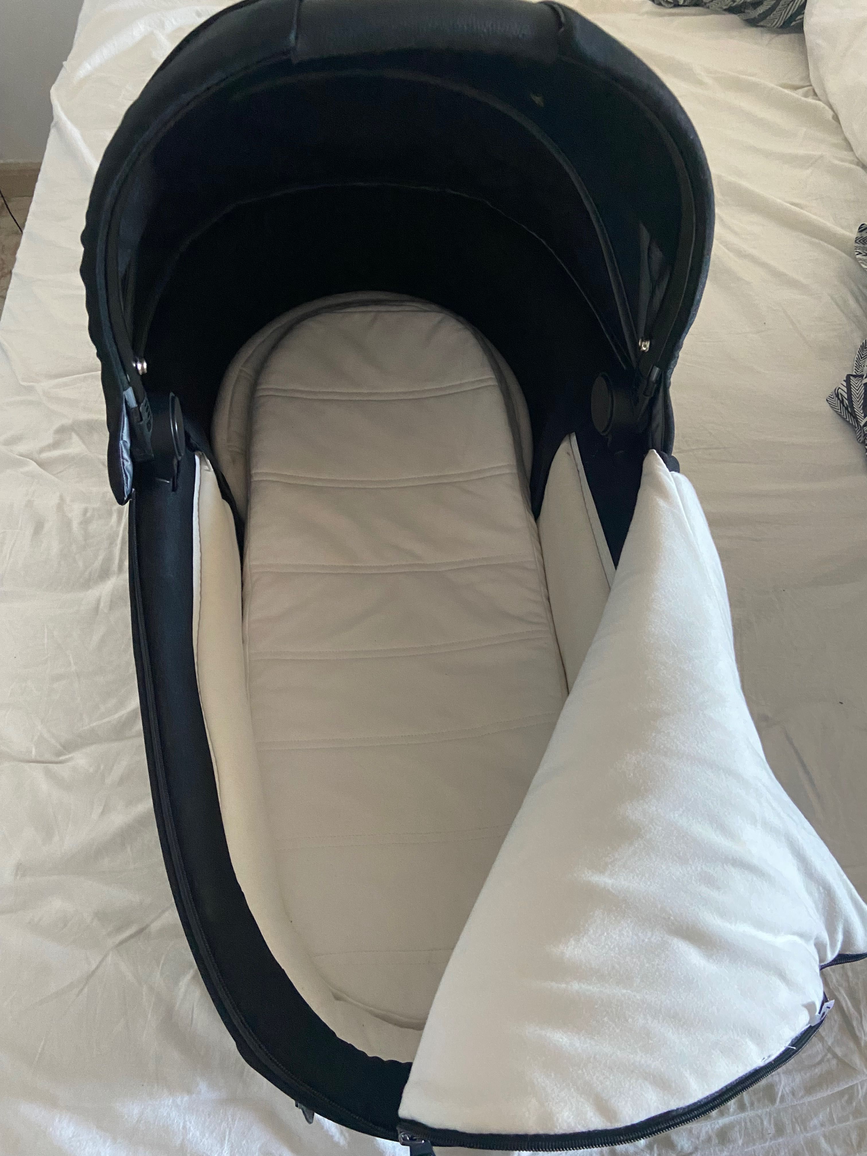 Alcofa Cybex para Myos com capa para a chuva