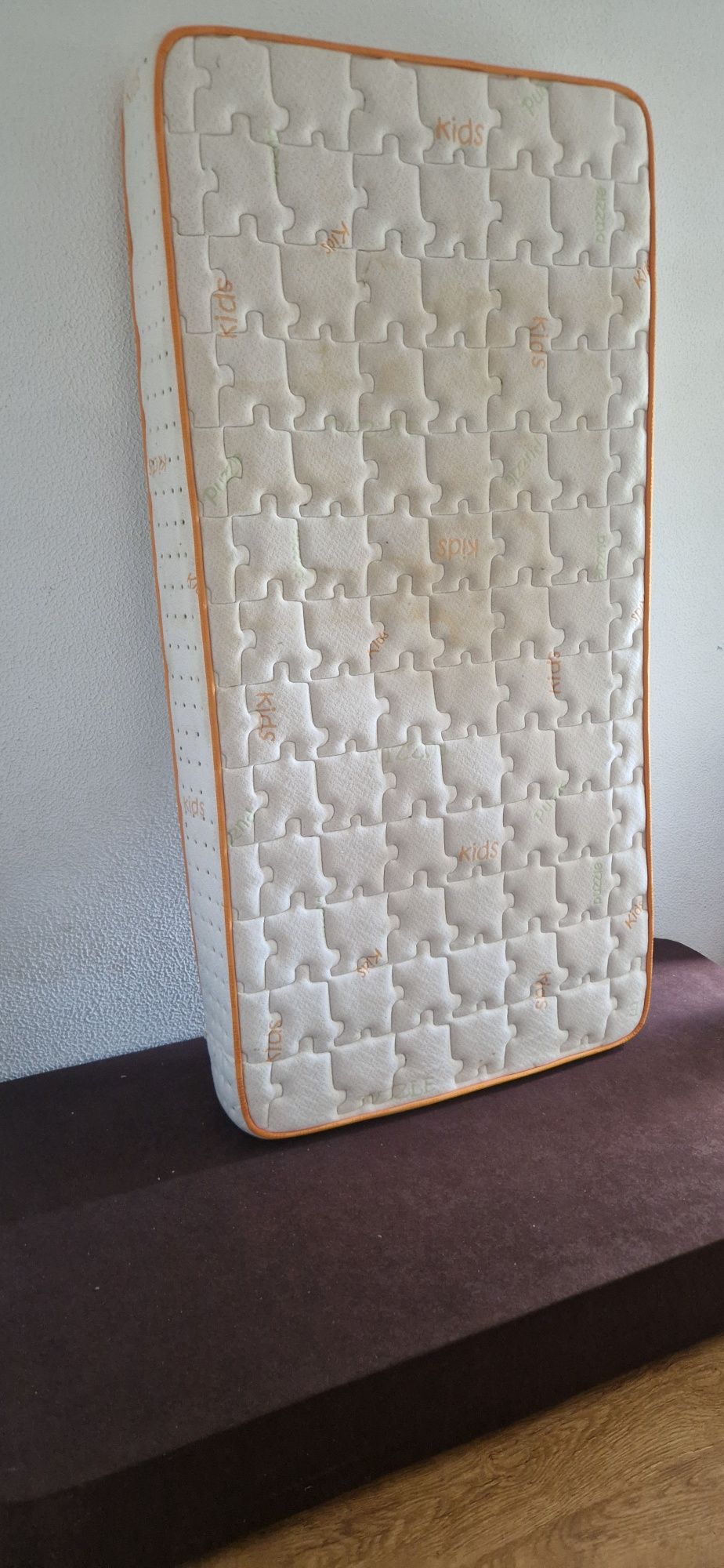 Cama somier de madeira com colchão (como novo)