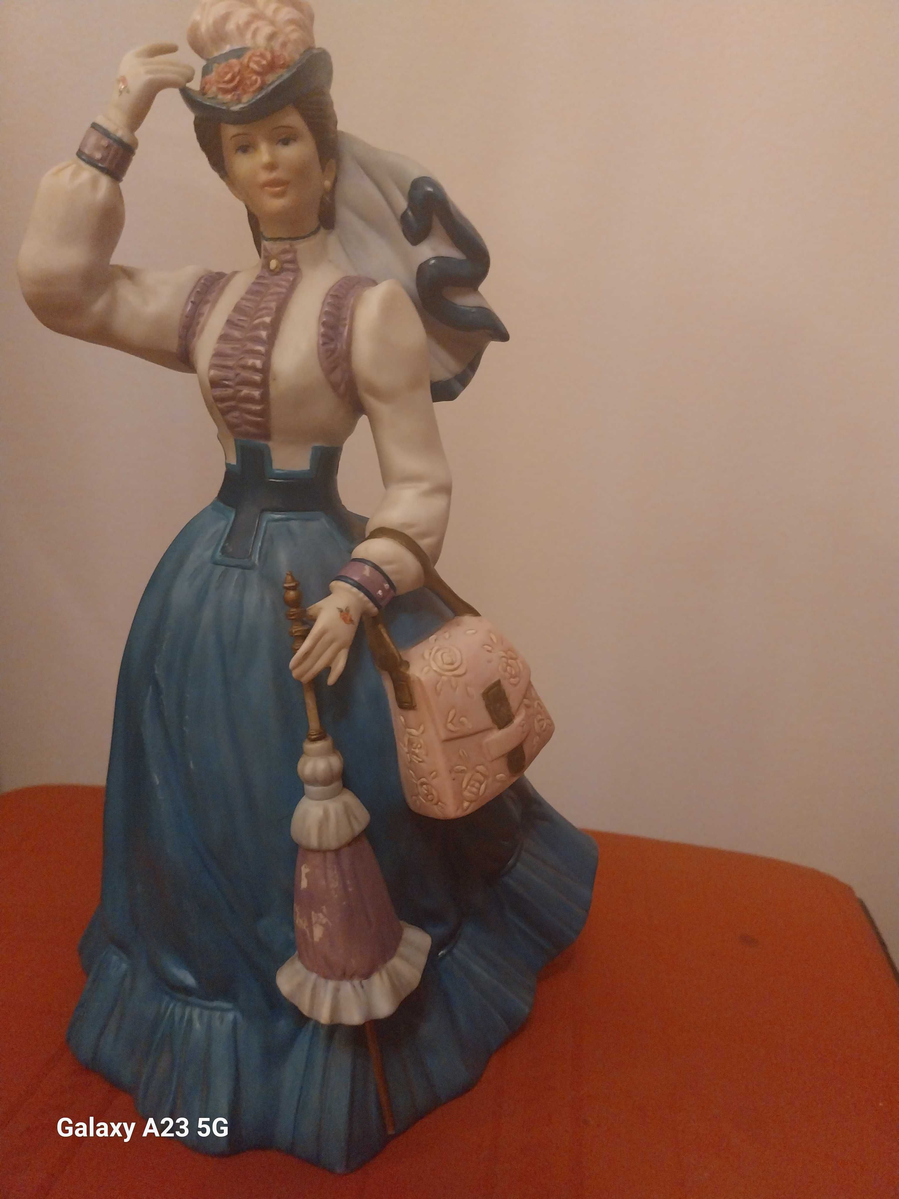 Figuras decorativas em porcelana.