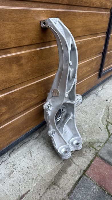 Цапфа передня ліва tesla model y juniper