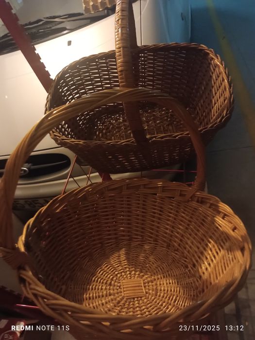 Vendo 2 cestos em verga artesanal como NOVOS
