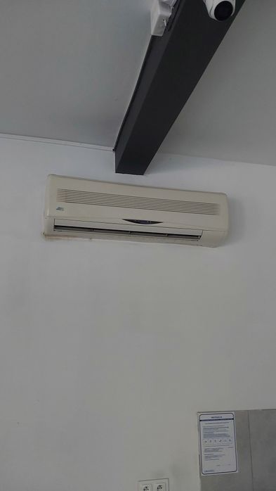 Klimatyzatory.   2 szt