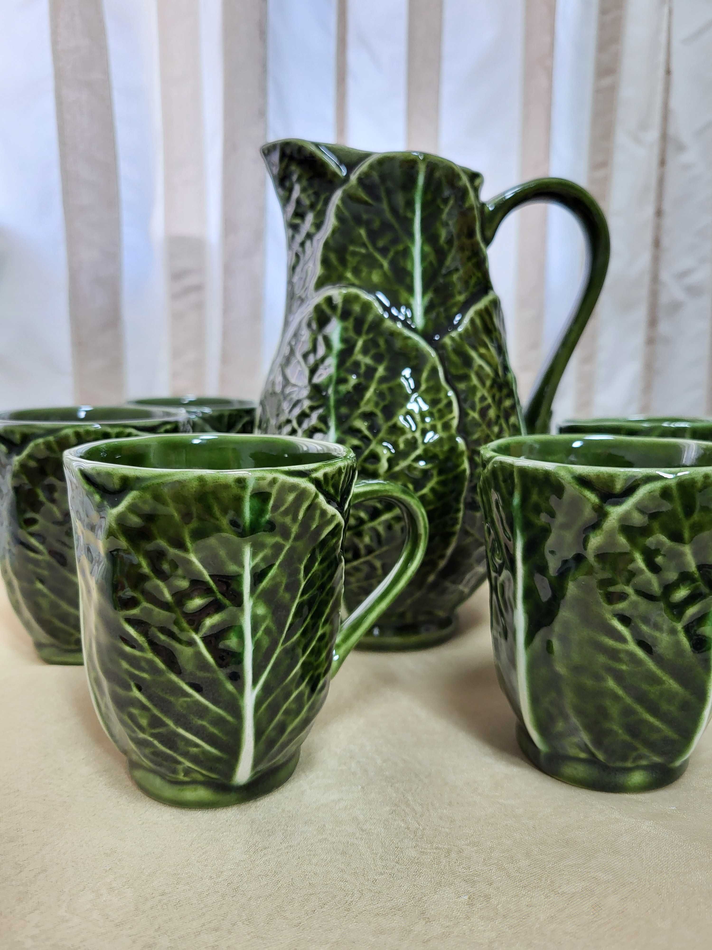 Conjunto jarro e canecas