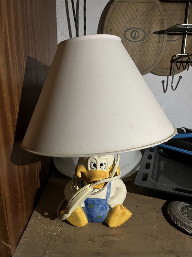 Candeeiro beje com pato