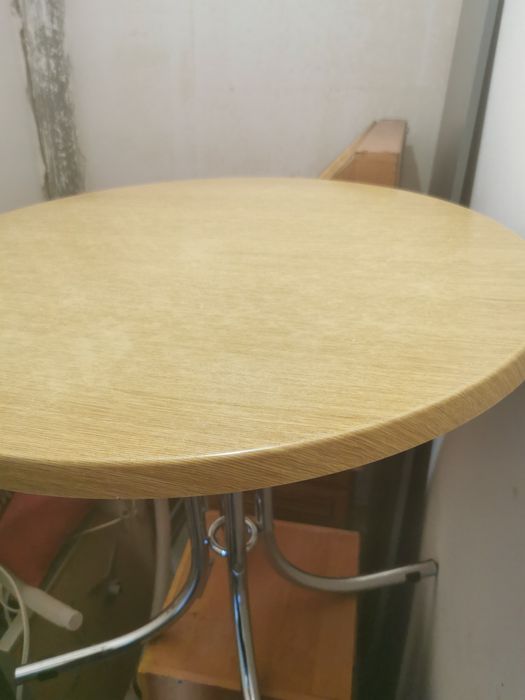 Stolik i dwa krzesła