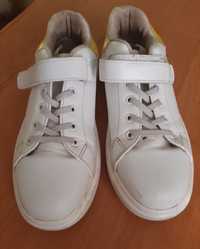 Кросівки білі шкіряні розмір 36