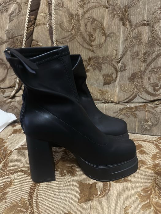 Ботильйони ботинки боти черевики на чоботи підборах versace catwalk