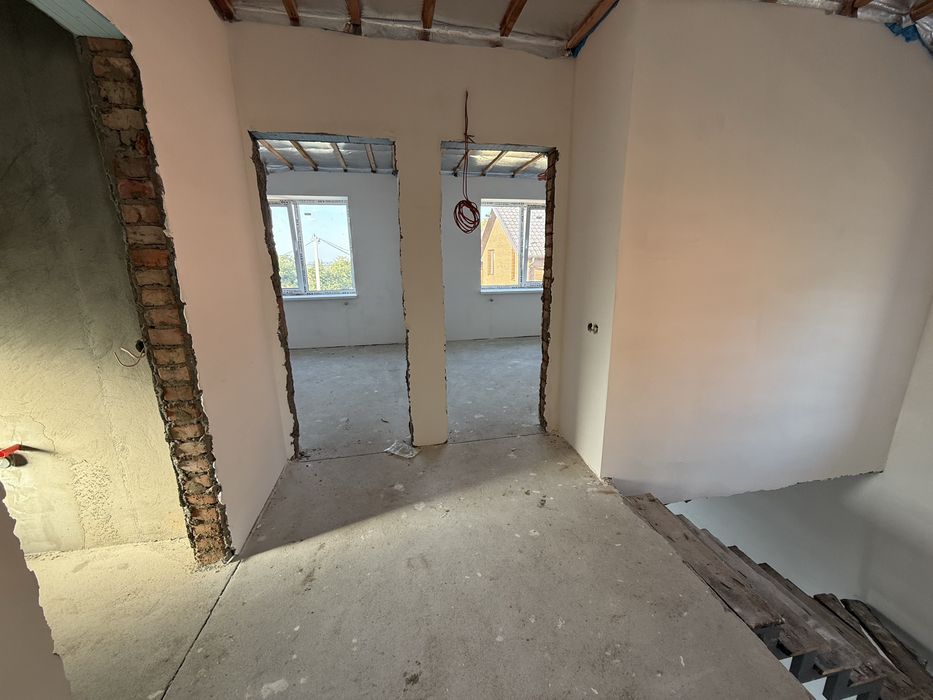 Продаж 2-поверхового будинку