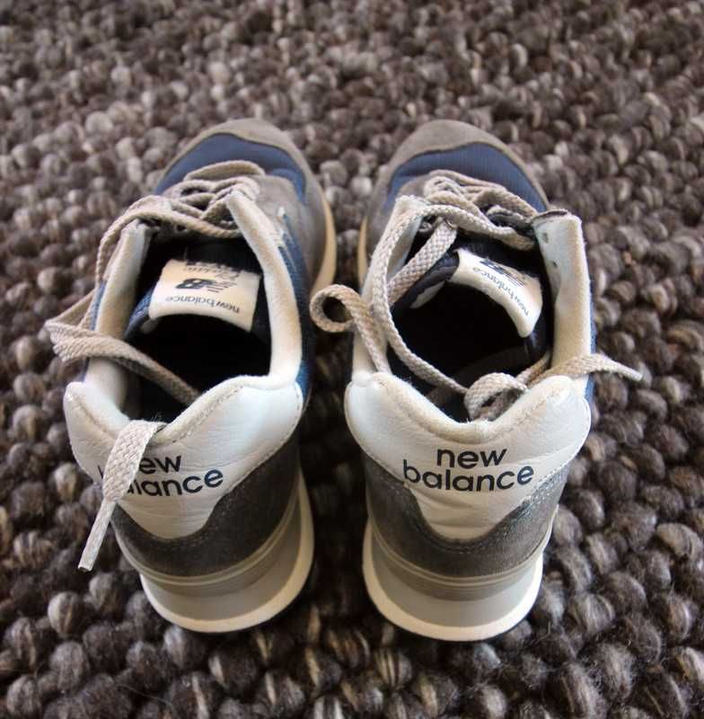 Sapatilhas azuis e cinza da New Balance 574