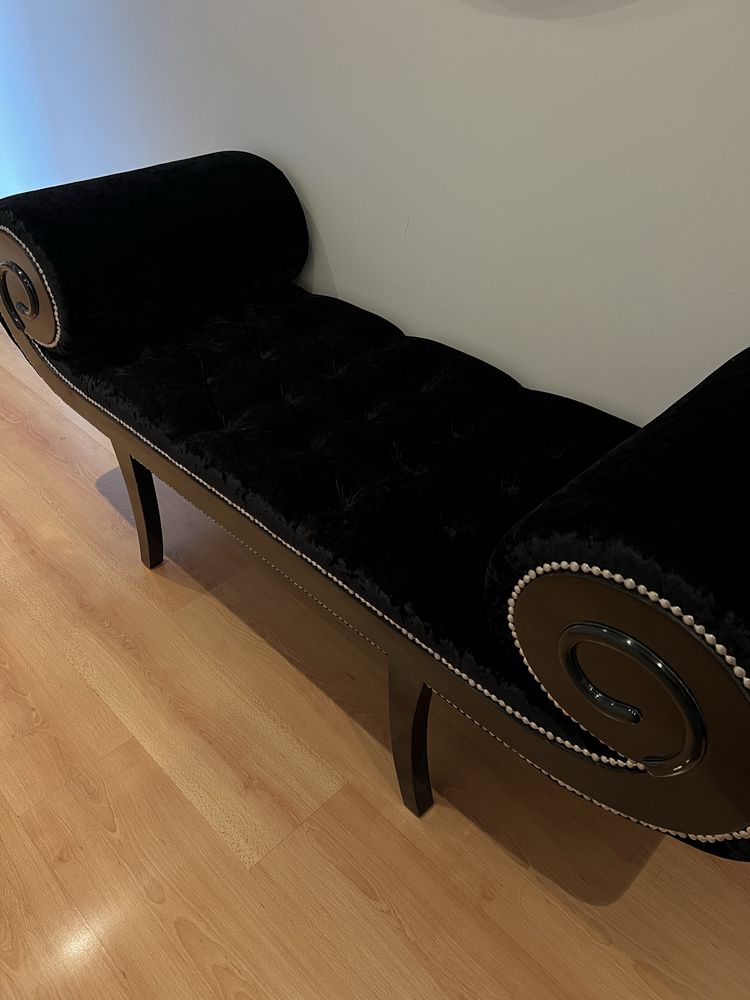 Chaise-Longue / Baqueta Las Kasas em veludo preto e capitonê