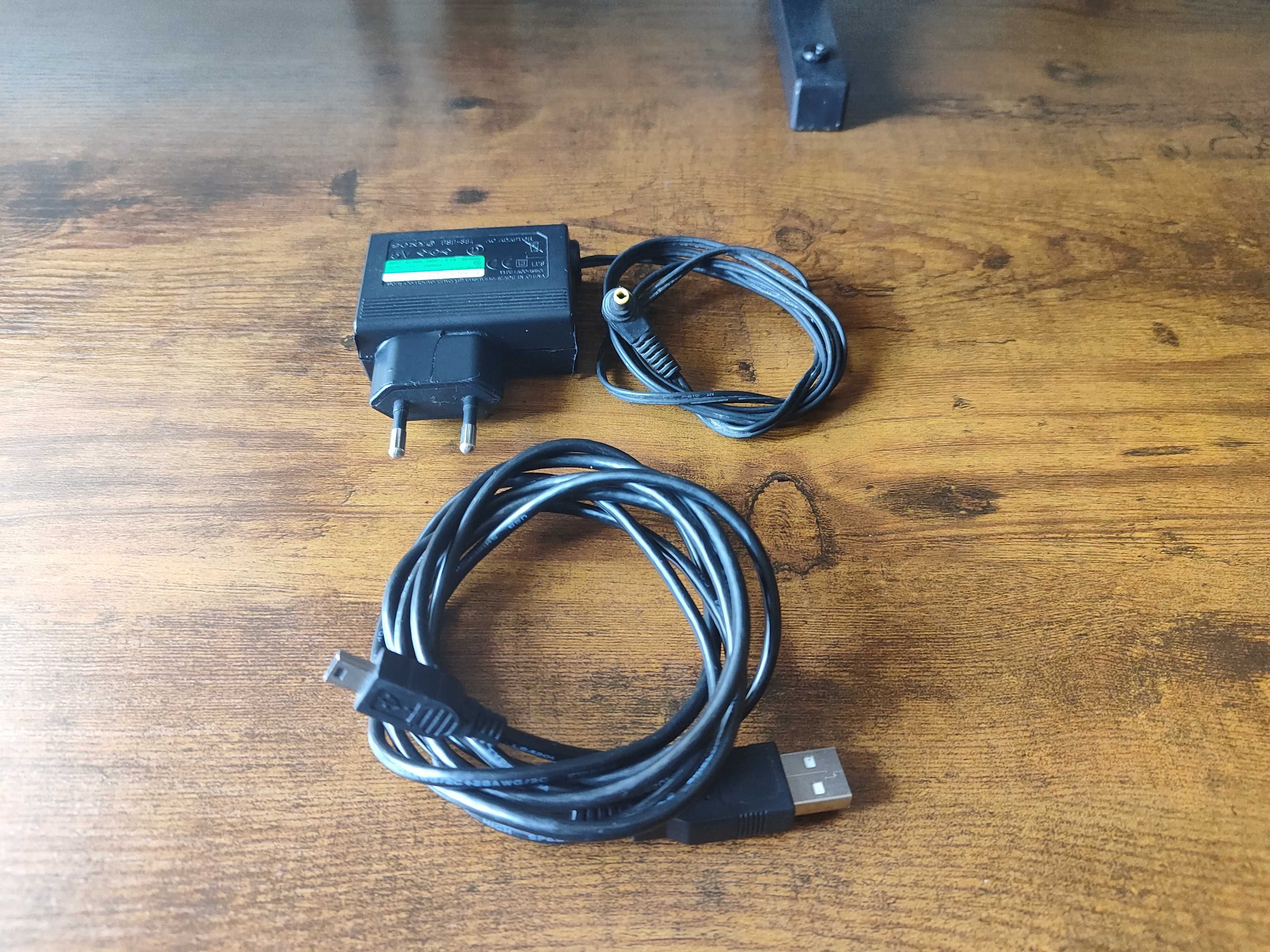2 Consolas PSP Street E1004 (1 a funcionar e outra para peças)