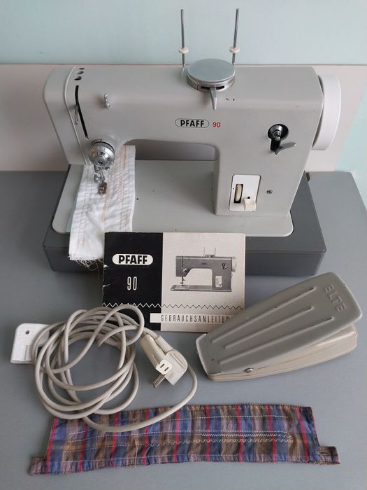 Швейна машинка PFAFF 90