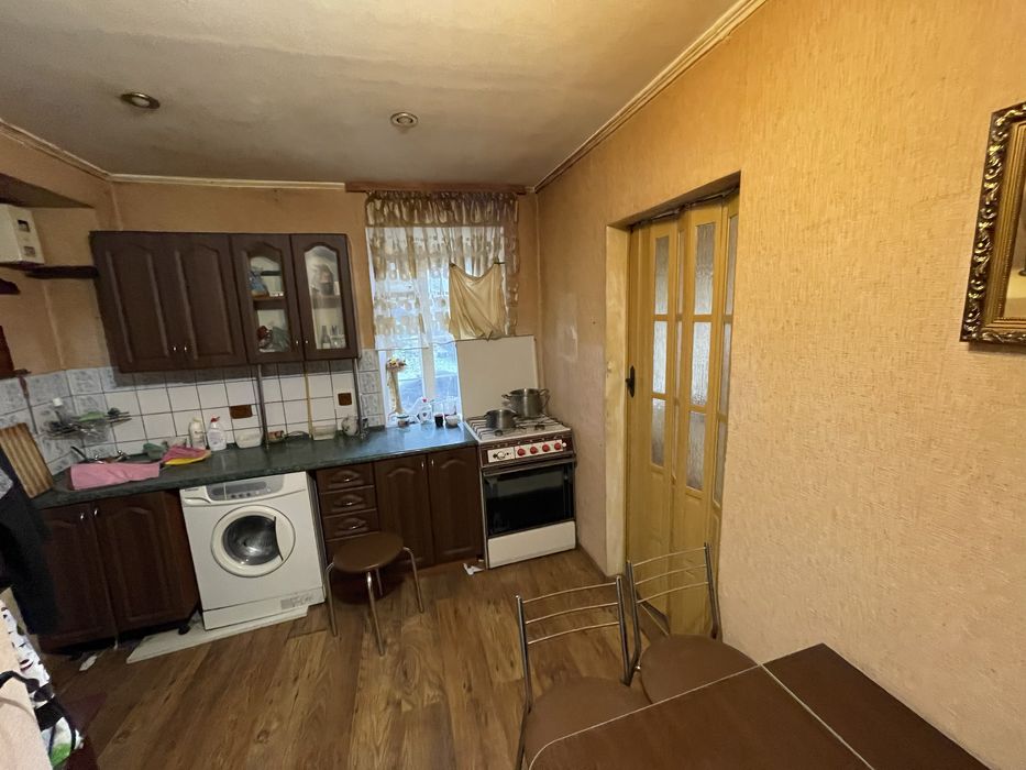 Продам однокімнатну квартиру на землі в Центрі!