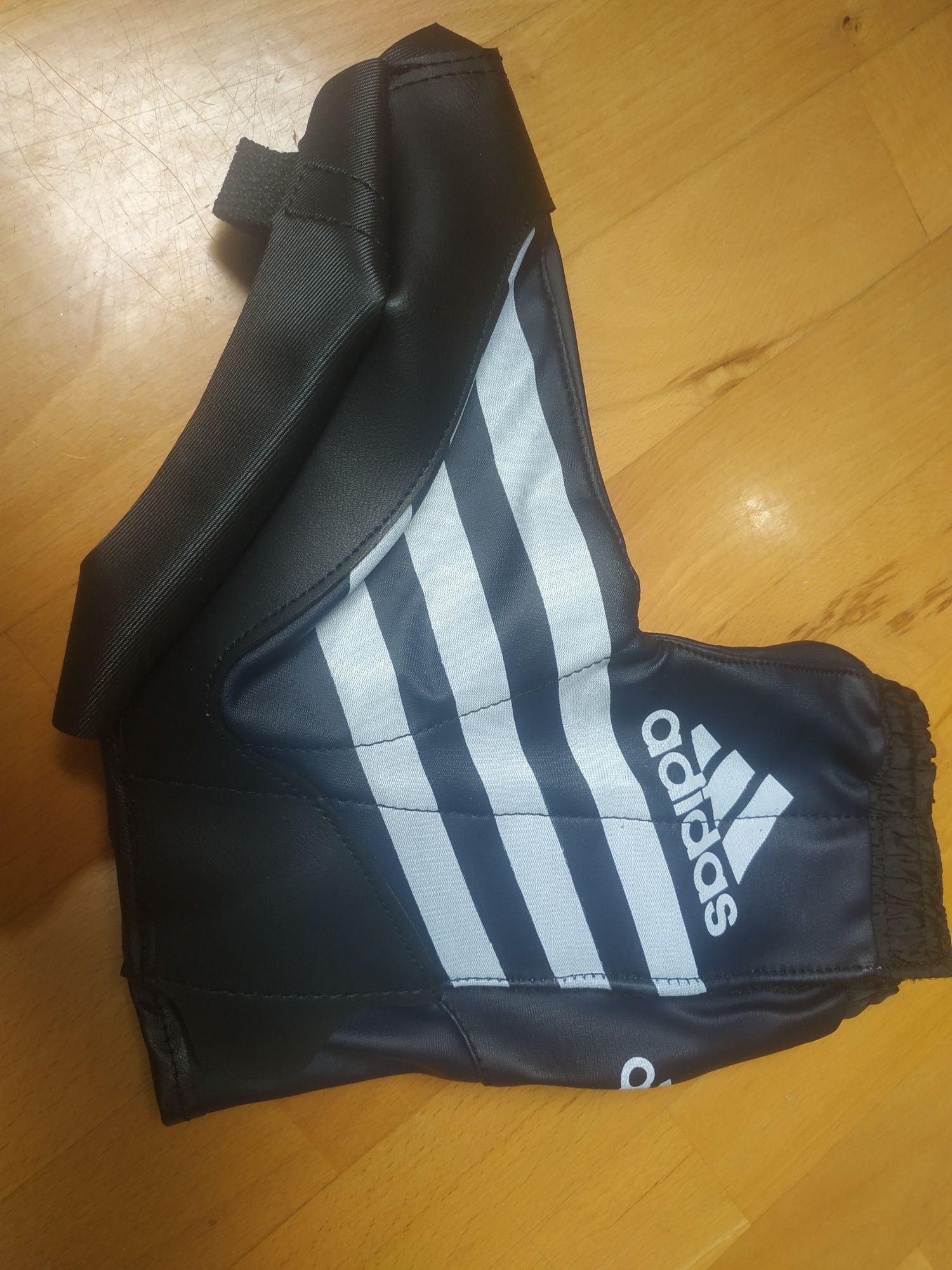 Adidas oryginalne ochraniacze na łyżwy 40 2/3