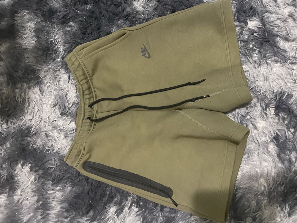 шорти nike tech fleece