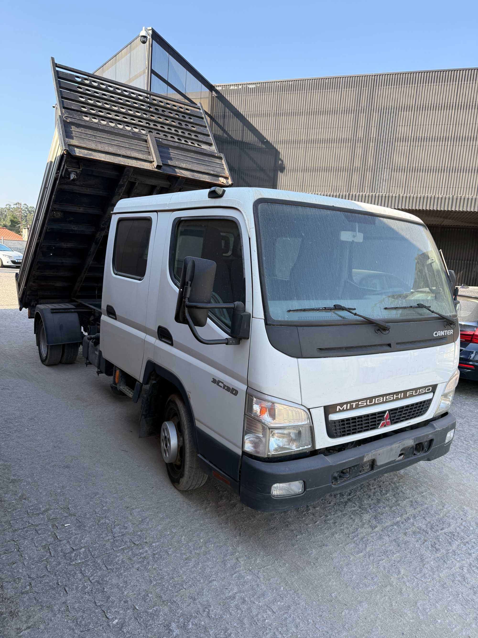 Mitsubishi Canter tríbasculante