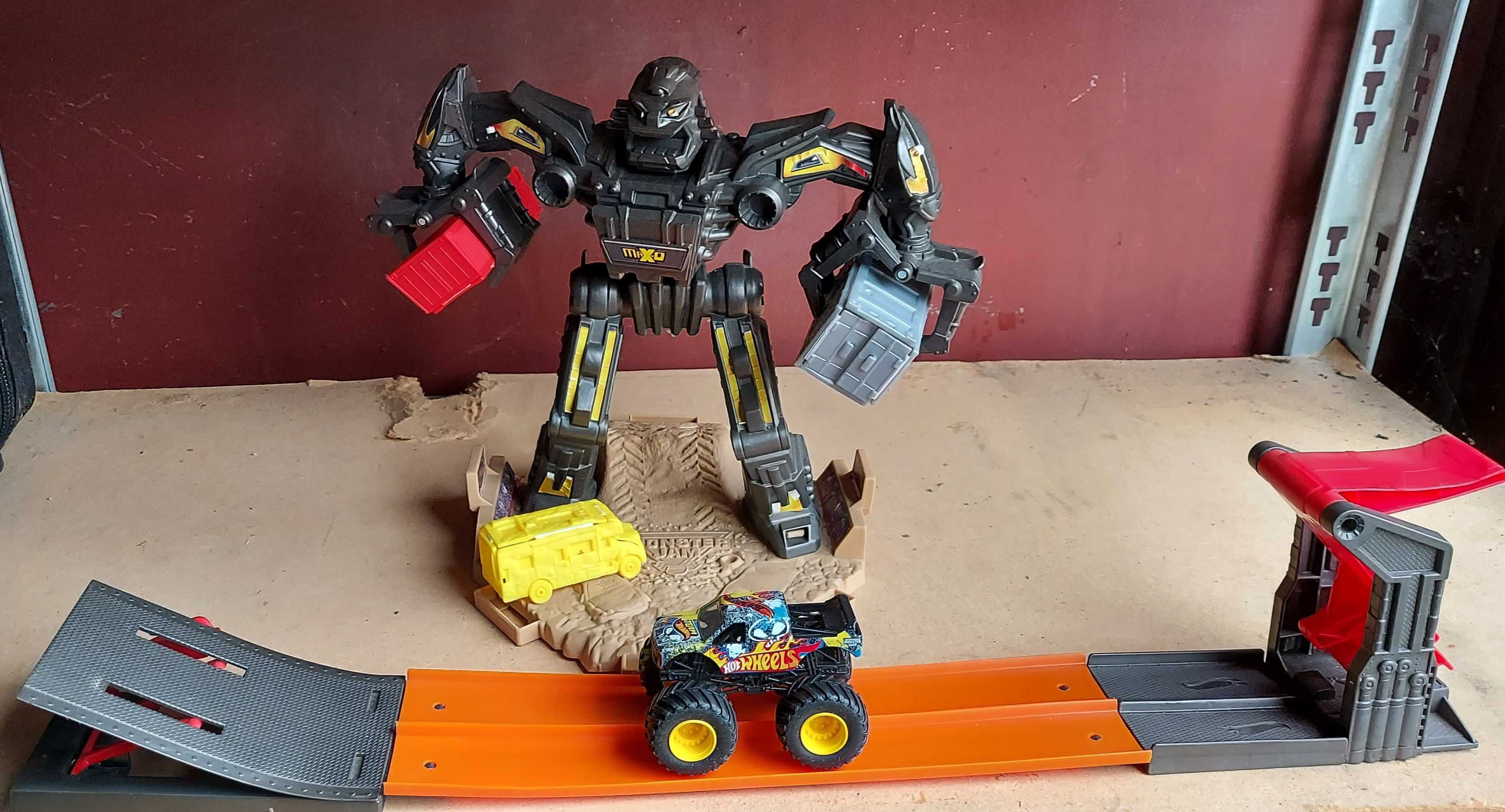 Hot wheels 2 wyrzutnie dinosaur i transformers