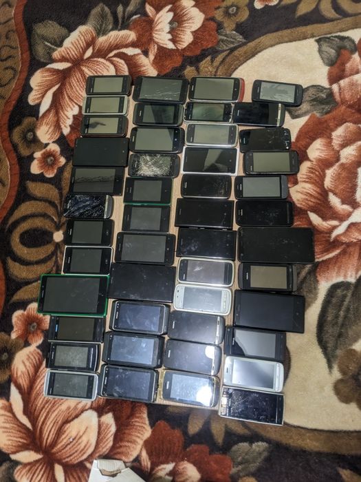Продам лот телефонів нокіа 3310 3110  200 225 300 в колекцію