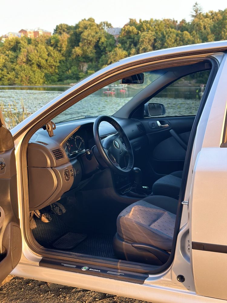 Skoda octavia tour 1.6 mpi