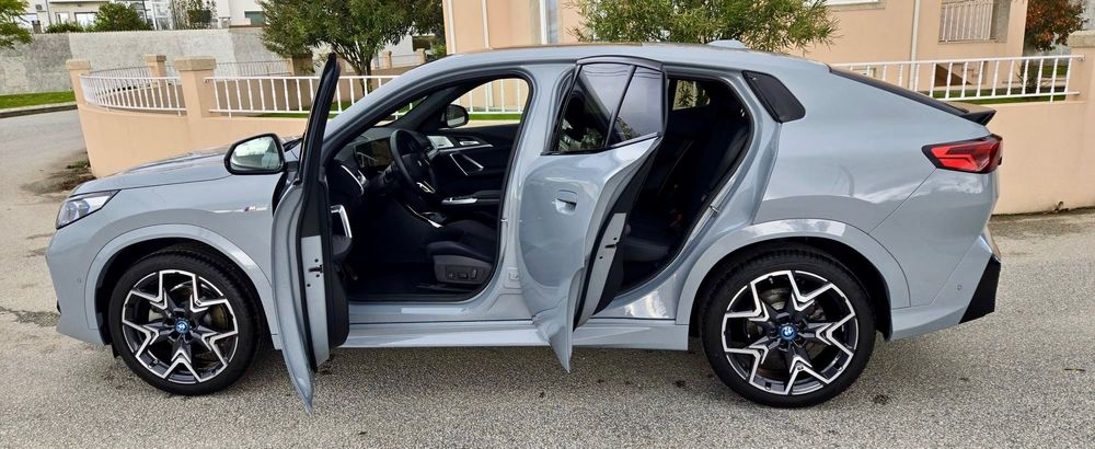 BMW iX2 xDrive30