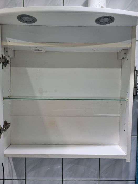 Podświetlana szafka łazienkowa