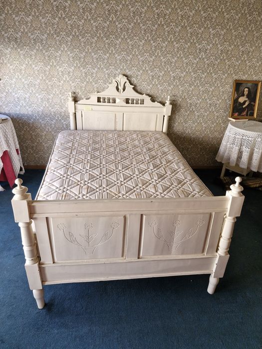 Vendo cama antiga lacada