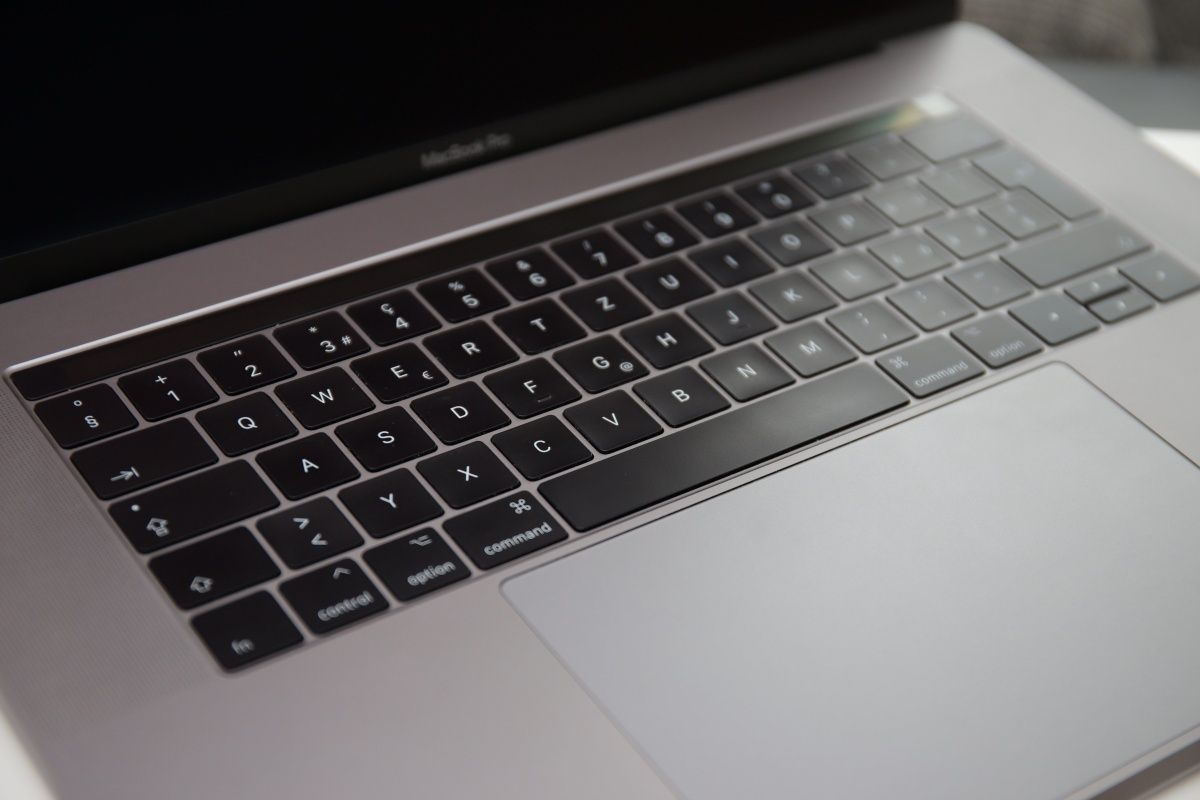 Ноутбук фотографа дизайнера MacBook Pro 15 i7/16Gb/2Tb