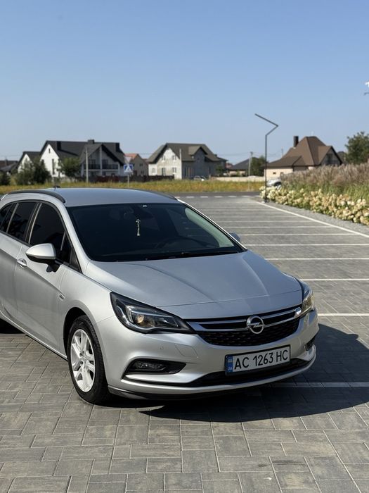 Хороше сімейне авто.