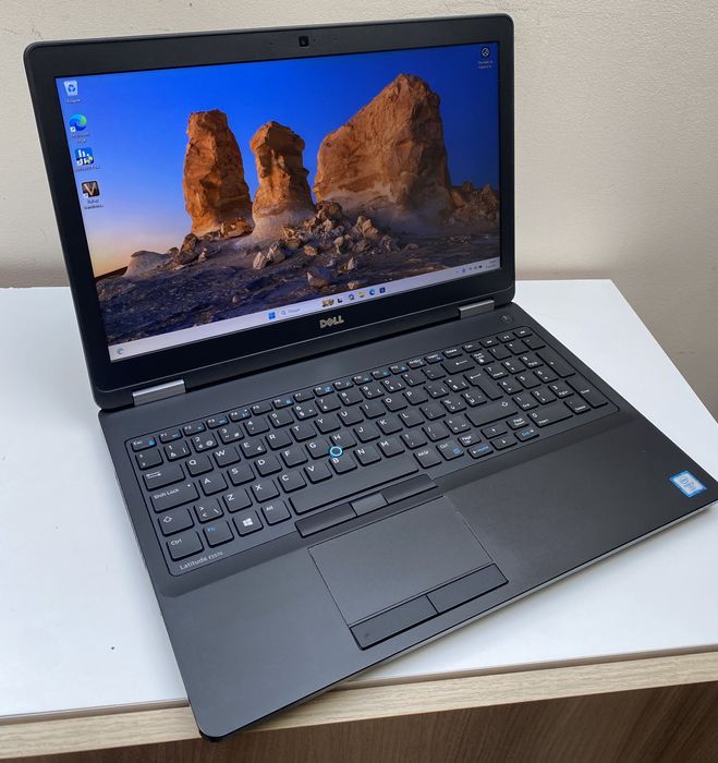 Якісний Dell Latitude 5570 Великий IPS екран i5HQ/16/256 SSD Radeon R7