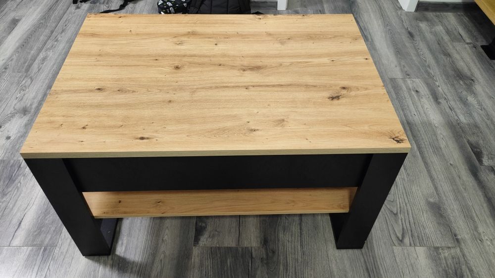 Drewniany stół do salonu ( płyta MDF)