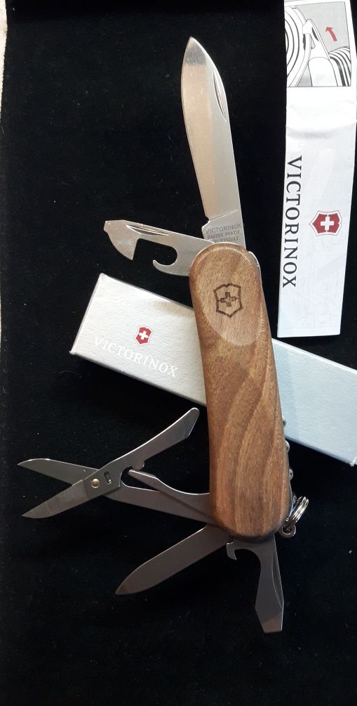 Нож Delemont EvoWood 14 Victorinox