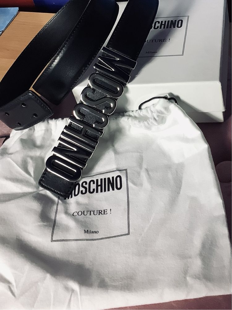 Pasek Moschino czarny, oryginał, skóra, srebrne logo, roz. 40, 42