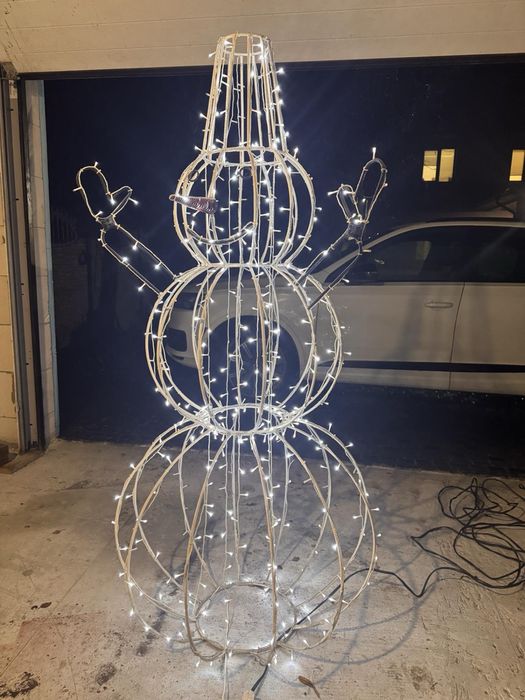 Шикарний дворовий (можна і для дому) сніговик з гирляндою 2м