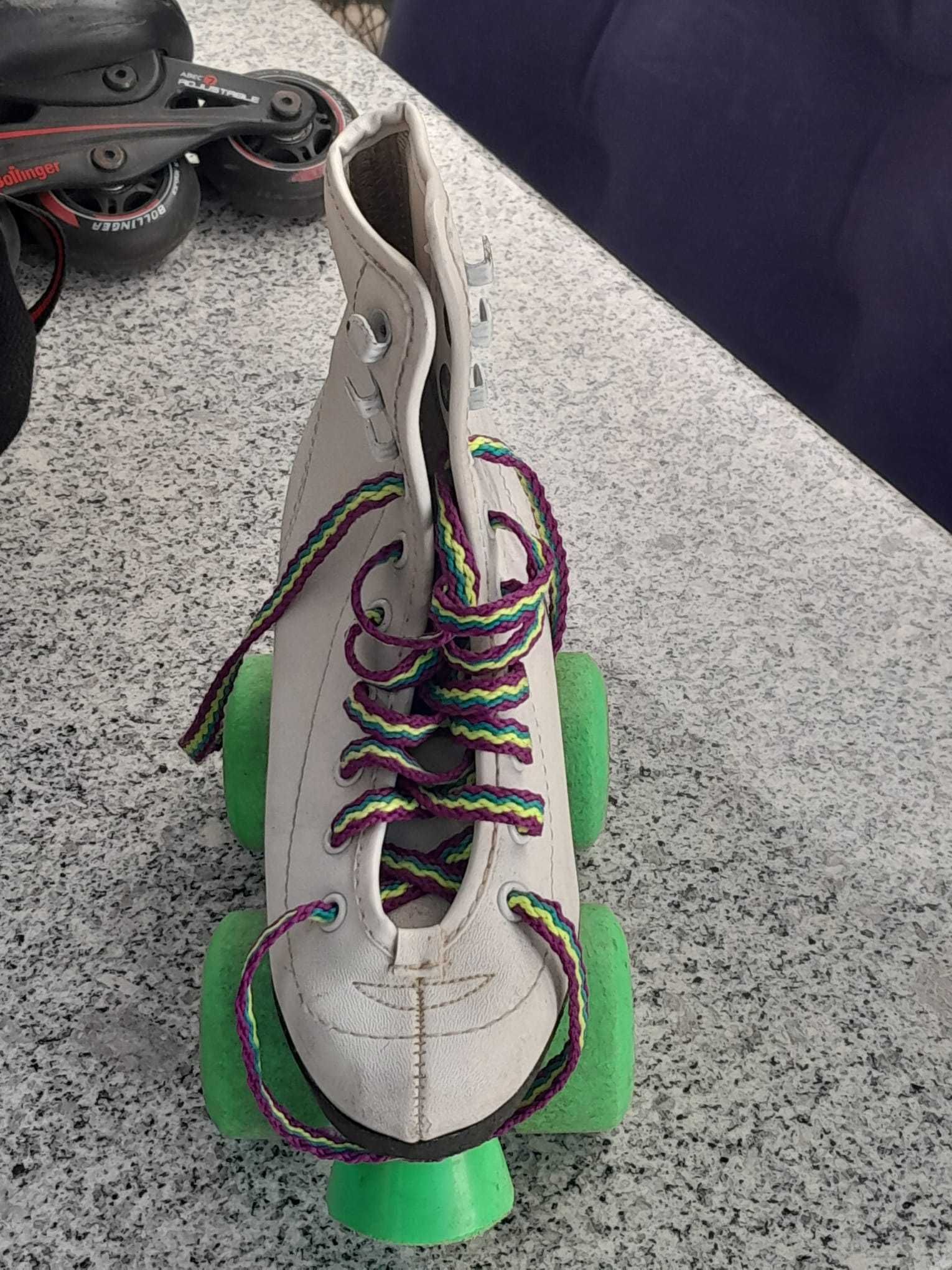 Patins de criança Brancos Semi-Novos Tamanho 30