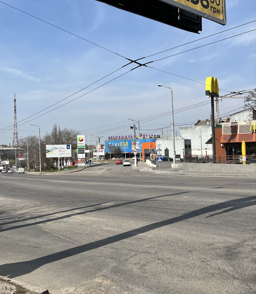 Стоянка на Разумовской 51. Парковка закрытого типа. Р-н Автовокзала.