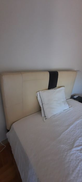 Cama e colchão usados