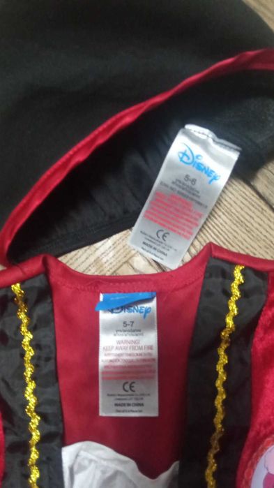 Продам камзол и шапку (на 6-7 лет)