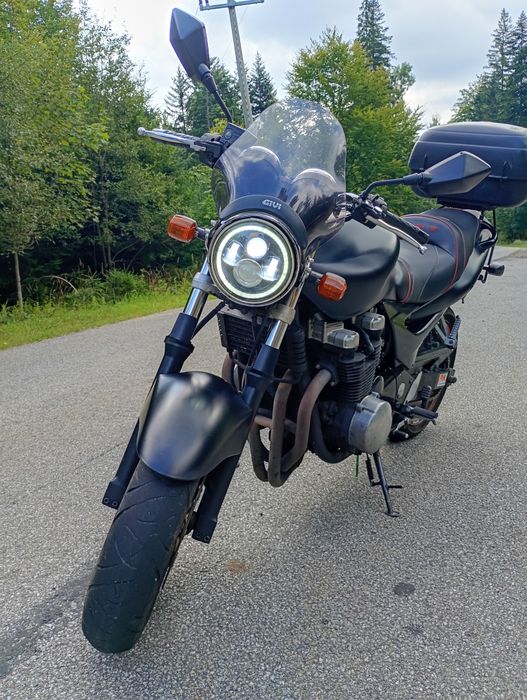 Kawasaki zr 750F nie Suzuki Bandit