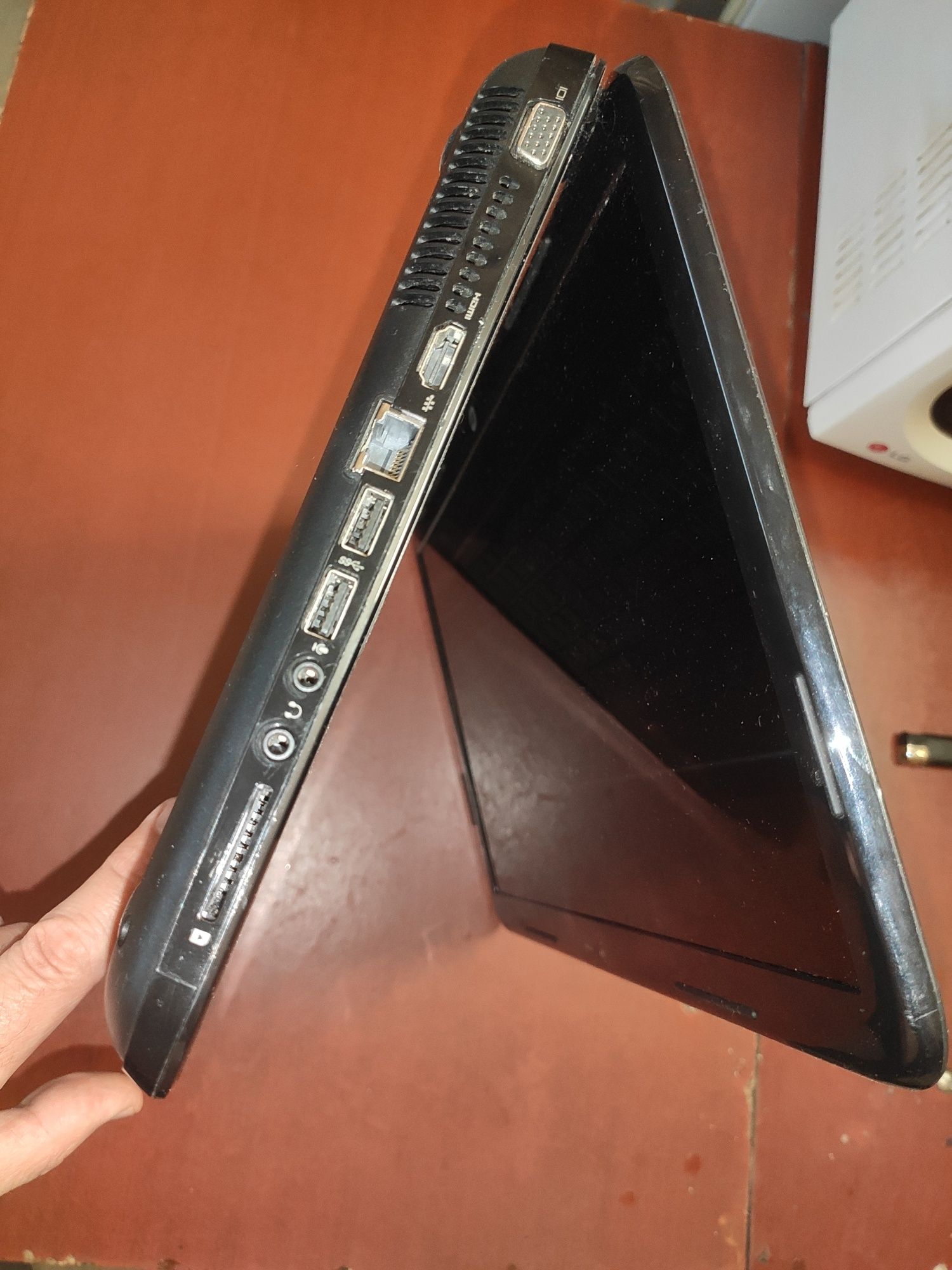 Бюджетный игровой Hp g6-15,6" А4-3,2Ггц,видео 3Гб,диск 720Гб,АКБ рабоч
