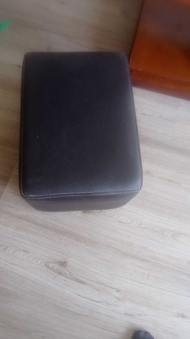 Mesa de centro com dois bancos