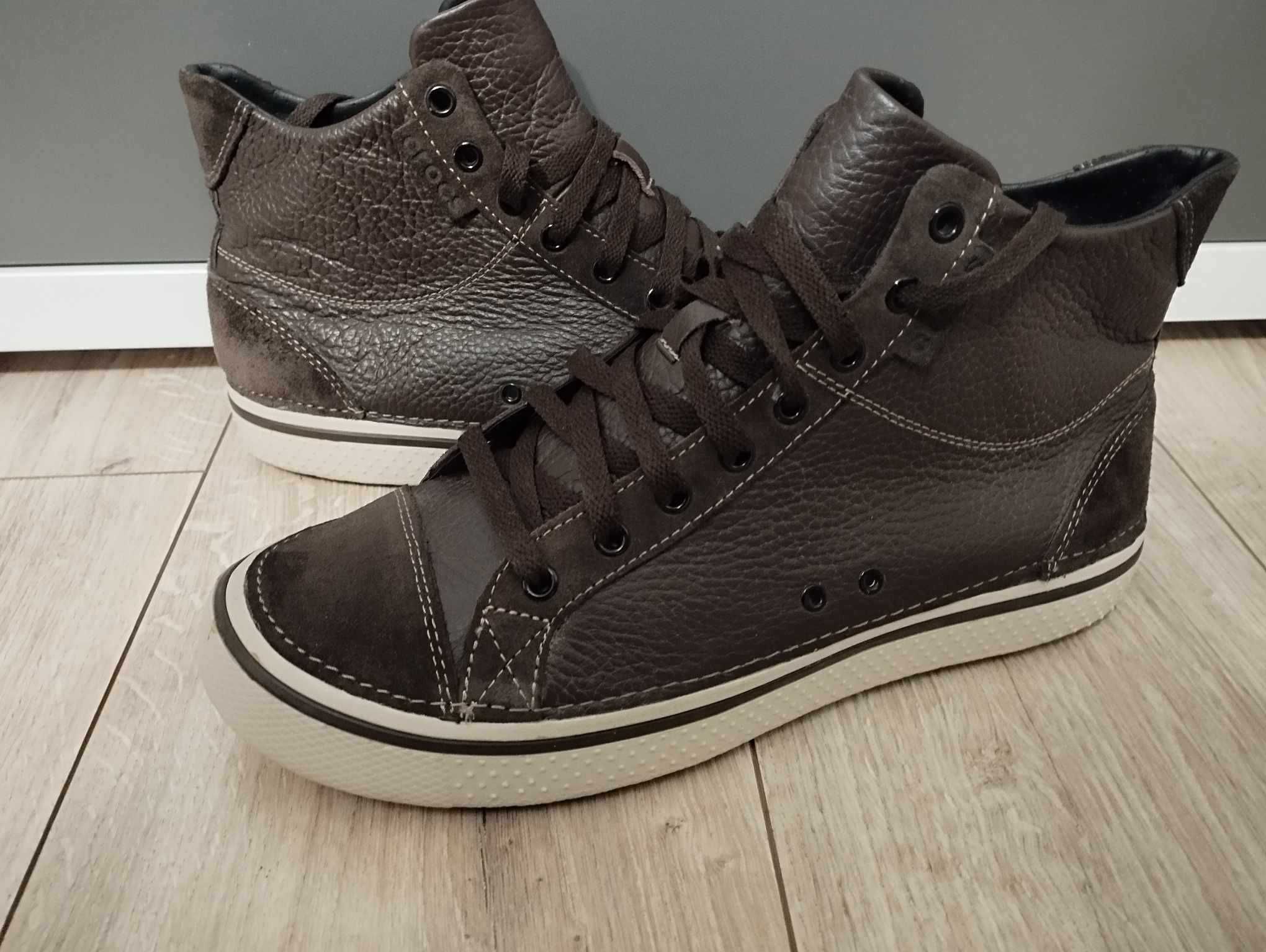 Crocs Hover Mid leather size M10 czyli 44