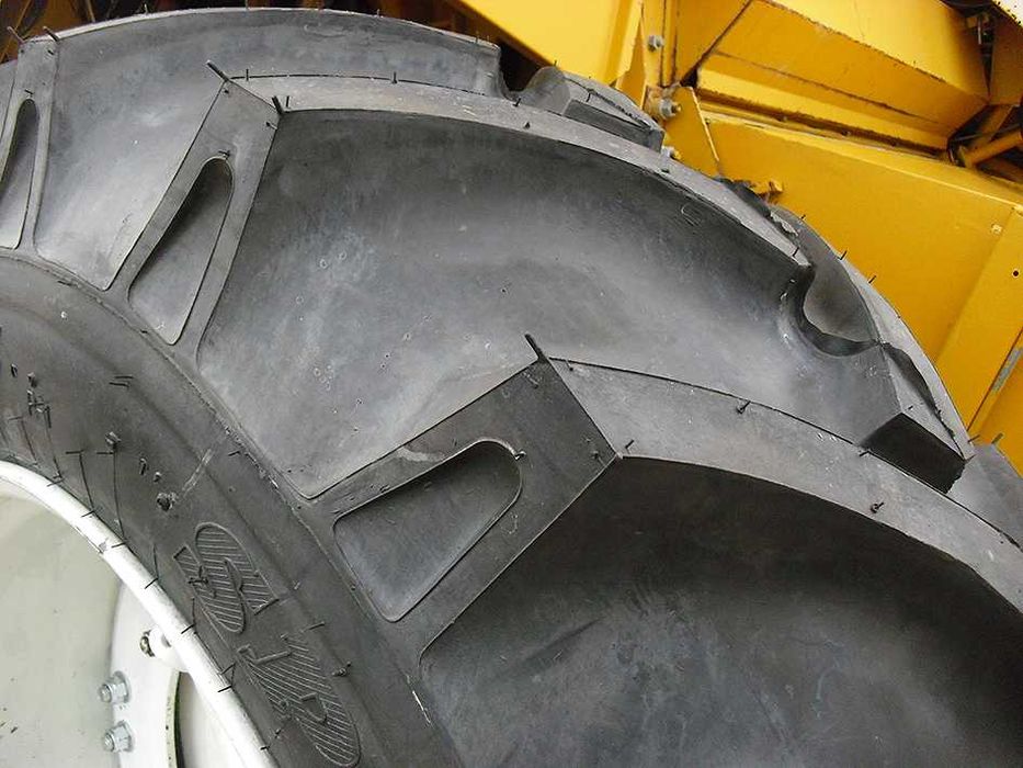 Зерноуборочный комбайн Sampo ROSENLEW 690