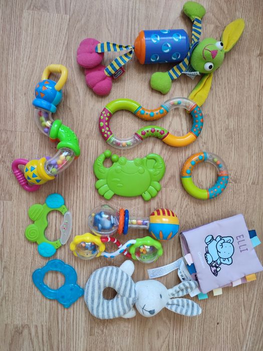 Zestaw zabawek dla małego dziecka