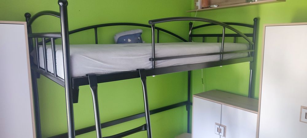 Łóżko na antresoli