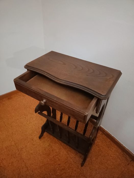 Móvel apoio em madeira