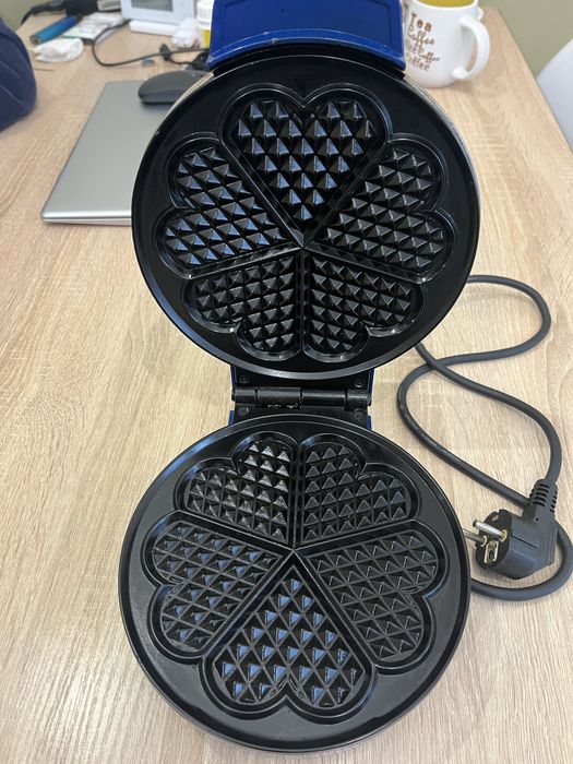 Вафельниця в робочому стані