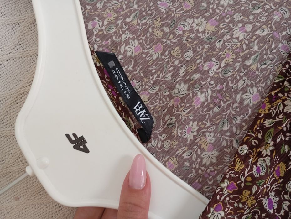 ZARA S śliczna brązowa krótka sukienka mini w kwiaty kwiatuszki