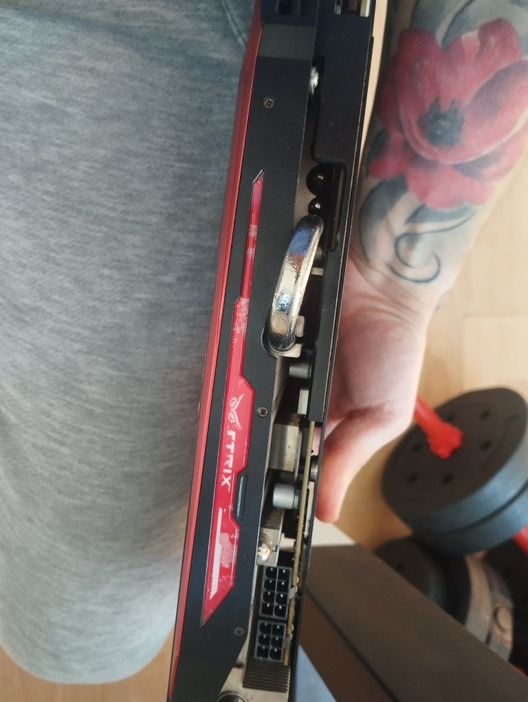 Karta graficzna AMD Radeon R9 Strix 8GB